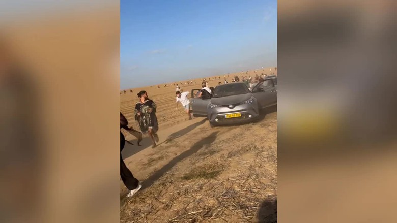 Nh&acirc;n chứng kể lại khoảnh khắc kinh ho&agrave;ng khi nh&oacute;m tay s&uacute;ng Hamas tr&agrave;n v&agrave;o lễ hội ở Israel - Ảnh 1.