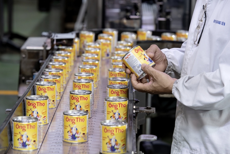 &Ocirc;ng Thọ l&agrave; một trong những ng&agrave;nh h&agrave;ng chủ lực của Vinamilk.