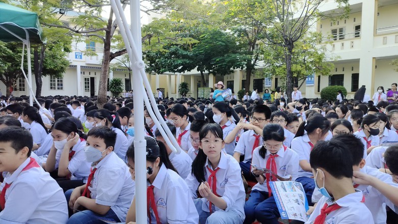 H&agrave;ng ngh&igrave;n học sinh Thanh Ho&aacute; được phổ biến luật giao th&ocirc;ng - Ảnh 1.