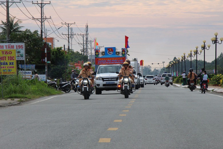 Hậu Giang: Ng&agrave;y hội thanh ni&ecirc;n với văn h&oacute;a giao th&ocirc;ng - Ảnh 2.