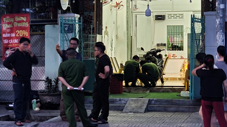 Chủ qu&aacute;n b&aacute;n đồ ăn vặt ở Nha Trang bị đ&acirc;m tử vong - Ảnh 1.