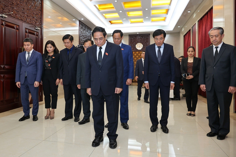Thủ tướng Phạm Minh Ch&iacute;nh viếng nguy&ecirc;n Thủ tướng Trung Quốc L&yacute; Khắc Cường - Ảnh 1.