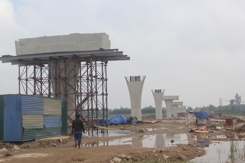 Thi c&ocirc;ng cao tốc Bắc &ndash; Nam qua H&agrave; Tĩnh lo "lụt" tiến độ v&igrave; lũ - Ảnh 4.