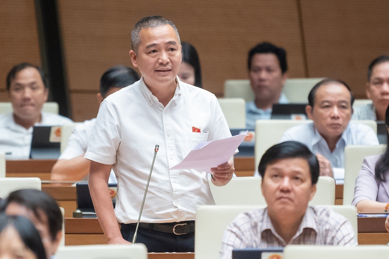 ĐBQH: Bệnh viện tỉnh khổ vì sở y tế sợ sai, tìm lỗi để trả hồ sơ mua sắm vật tư - Ảnh 1. ĐBQH: Bệnh viện tỉnh khổ vì sở y tế sợ sai, tìm lỗi để trả hồ sơ mua sắm vật tư - Ảnh 1.