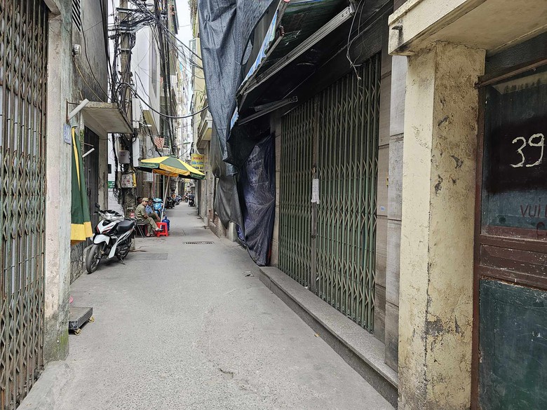 Vụ ch&aacute;y chung cư mini ở H&agrave; Nội: Người d&acirc;n mong sớm giải ng&acirc;n tiền hỗ trợ - Ảnh 2.