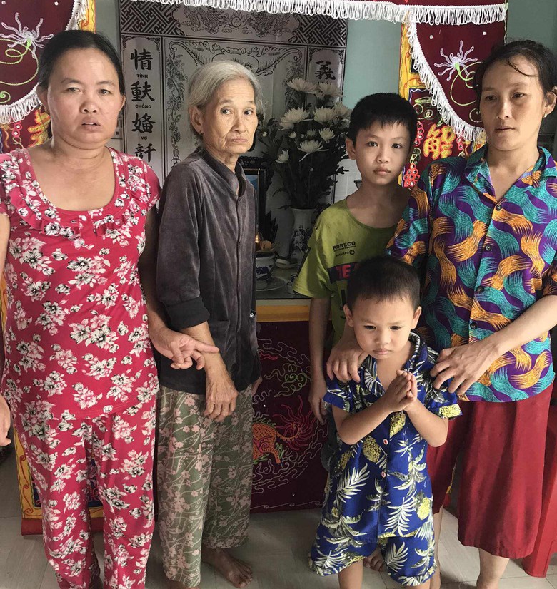 Vợ ngh&egrave;o mất chồng v&igrave; tai nạn gồng g&aacute;nh nu&ocirc;i con - Ảnh 2.