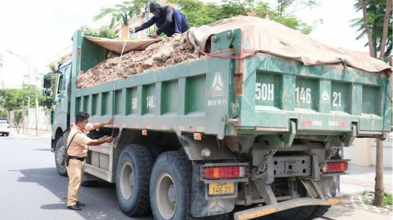 Từ hôm nay 10/11, TP.HCM chính thức thí điểm xử "phạt nguội" xe quá tải - Ảnh 1. Từ hôm nay 10/11, TP.HCM chính thức thí điểm xử "phạt nguội" xe quá tải - Ảnh 1.