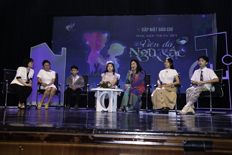 Ph&oacute; gi&aacute;m đốc Nh&agrave; h&aacute;t Tuổi trẻ Cao Ngọc &Aacute;nh: Vi&ecirc;n đ&aacute; ngũ sắc sẽ chạm tới tr&aacute;i tim kh&aacute;n giả - Ảnh 2.