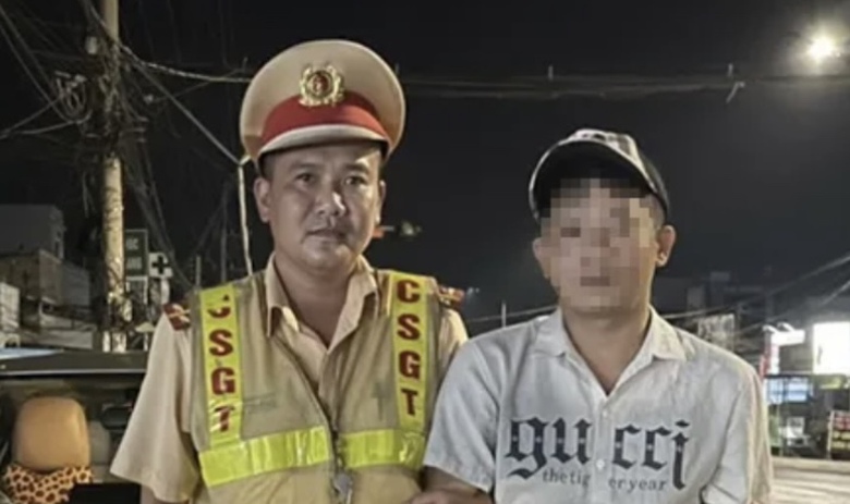 Khởi tố bắt tạm giam t&agrave;i xế sử dụng v&agrave; t&agrave;ng trữ ma t&uacute;y tr&ecirc;n xe - Ảnh 1.