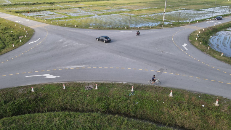 Tiềm ẩn TNGT tại ng&atilde; 4 đường ven biển đoạn qua H&agrave; Tĩnh - Ảnh 1.