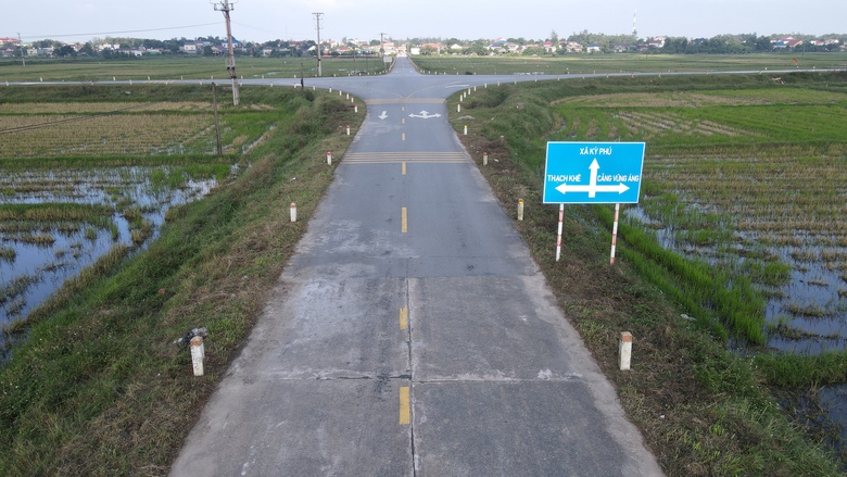 Tiềm ẩn TNGT tại ng&atilde; 4 đường ven biển đoạn qua H&agrave; Tĩnh - Ảnh 3.