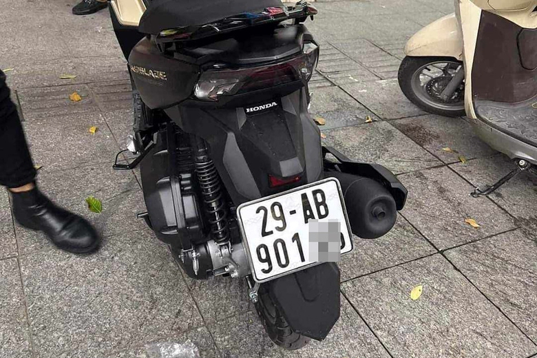 Xe sử dụng năng lượng sạch sẽ d&aacute;n tem m&agrave;u xanh tr&ecirc;n biển số từ 2025- Ảnh 2.