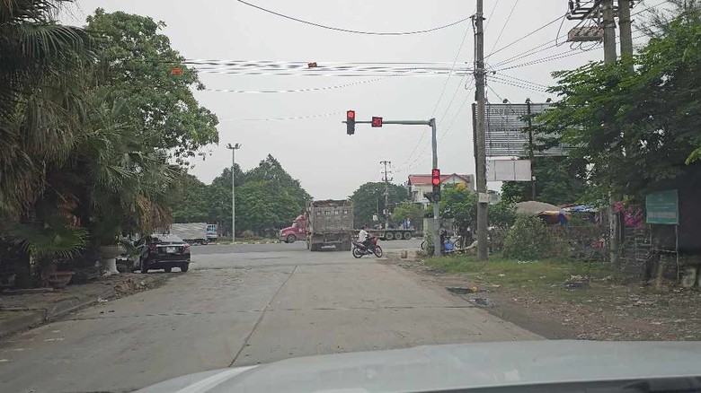 Hải Dương: Xe nghi qu&aacute; tải quần thảo đường nội đ&ocirc; v&agrave; đường tỉnh 391 - Ảnh 4.