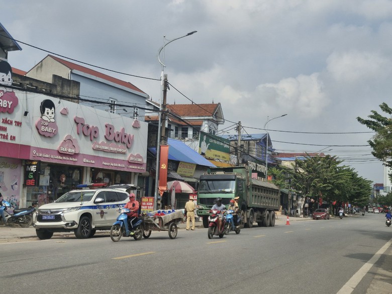 L&atilde;nh đạo C&ocirc;ng an tỉnh Th&aacute;i Nguy&ecirc;n trực tiếp đến kiểm tra sau phản &aacute;nh của B&aacute;o Giao th&ocirc;ng - Ảnh 1.