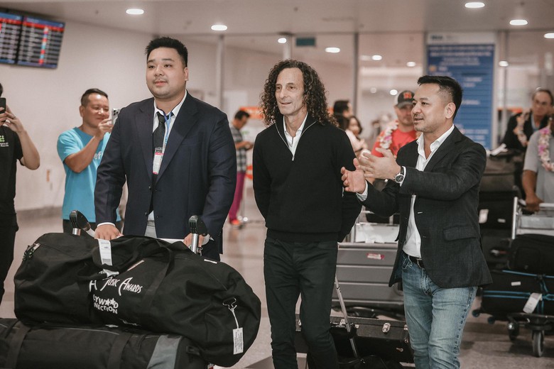 Kenny G đã tới Hà Nội, sẵn sàng cho buổi biểu diễn đỉnh cao - Ảnh 2. Kenny G đã tới Hà Nội, sẵn sàng cho buổi biểu diễn đỉnh cao - Ảnh 2.