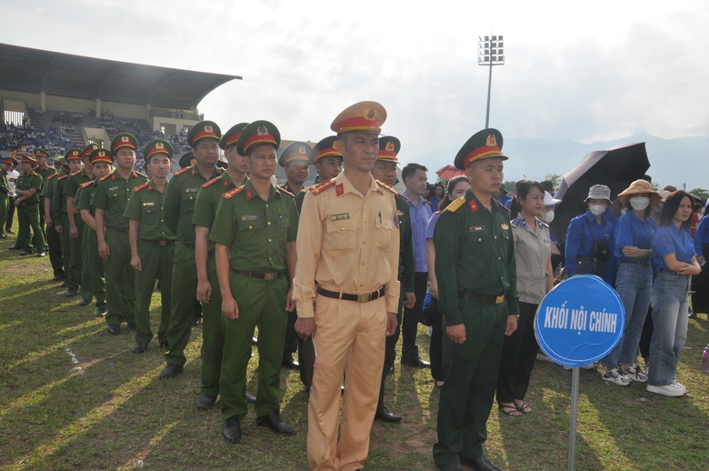 Tr&ecirc;n ba ngh&igrave;n người tham gia "Thanh ni&ecirc;n với văn h&oacute;a giao th&ocirc;ng" tại Y&ecirc;n B&aacute;i   - Ảnh 4.