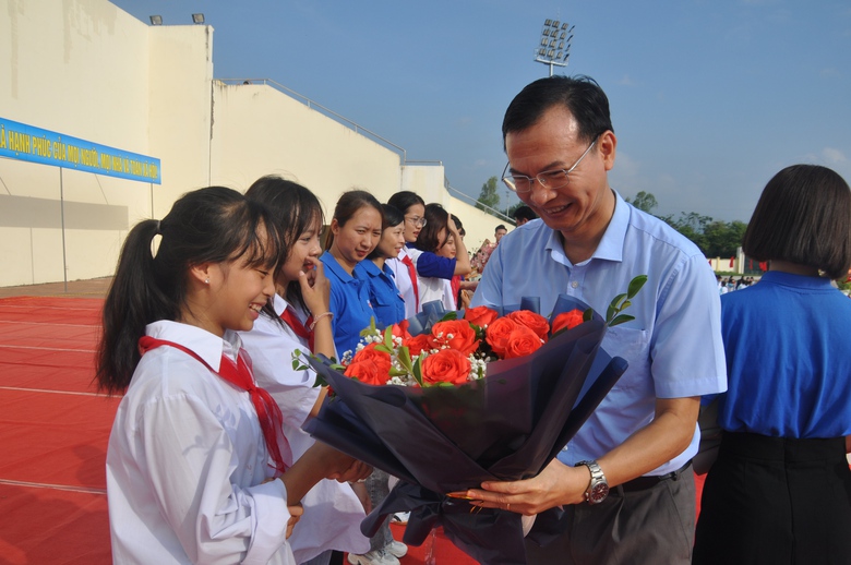 Tr&ecirc;n ba ngh&igrave;n người tham gia "Thanh ni&ecirc;n với văn h&oacute;a giao th&ocirc;ng" tại Y&ecirc;n B&aacute;i   - Ảnh 6.