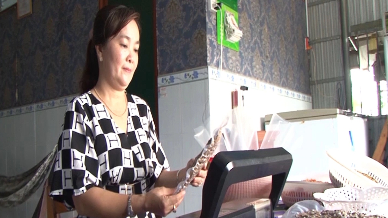 Lạ miệng với sản phẩm ngh&ecirc;u kh&ocirc; ở Đất Mũi - Ảnh 7.