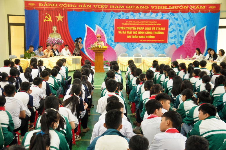 Cổng trường an to&agrave;n giao th&ocirc;ng m&ocirc; h&igrave;nh nhỏ, &yacute; nghĩa lớn ở Y&ecirc;n B&aacute;i   - Ảnh 1.