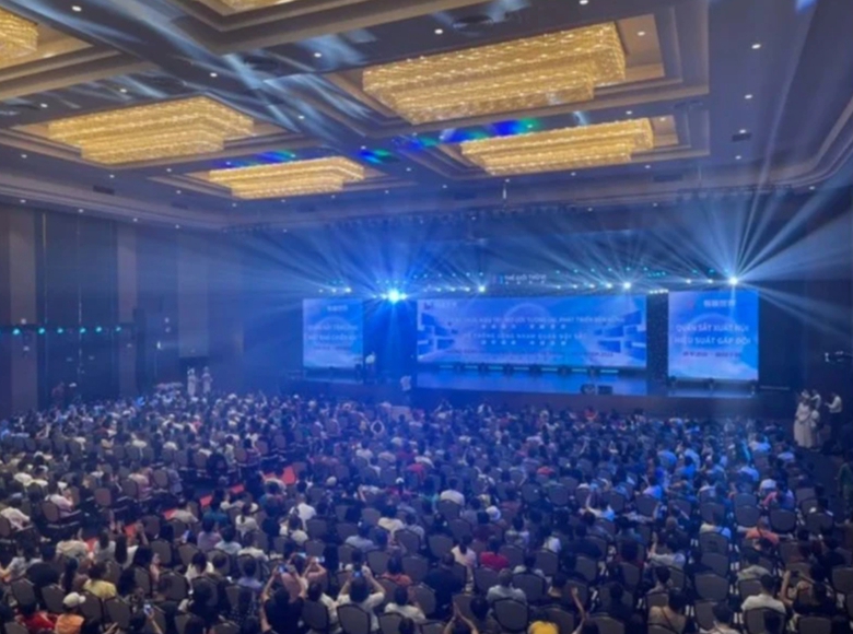 Lộ nguy&ecirc;n nh&acirc;n "ng&ocirc;n từ lạ" tại sự kiện h&agrave;ng ngh&igrave;n người Trung Quốc giao lưu ở Hạ Long - Ảnh 2.