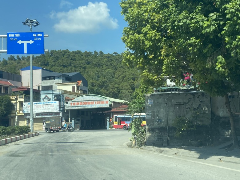 Quảng Ninh: Tỉnh lộ 338 nhỏ, hẹp, xuống cấp, tiềm ẩn nguy cơ mất ATGT - Ảnh 2.