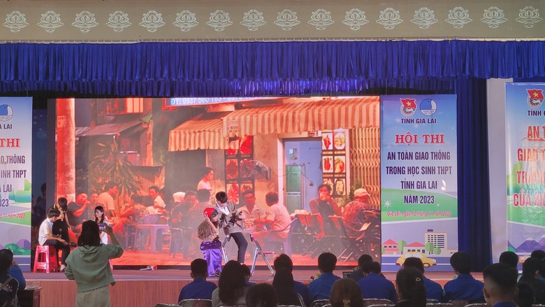 Gia Lai: Hội thi "Văn hóa giao thông - an toàn đến trường - hướng tới tương lai" - Ảnh 2. Gia Lai: Hội thi "Văn hóa giao thông - an toàn đến trường - hướng tới tương lai" - Ảnh 2.