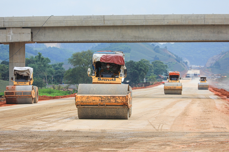 Xử nghi&ecirc;m nh&agrave; thầu giao th&ocirc;ng vi phạm chất lượng c&ocirc;ng tr&igrave;nh, an to&agrave;n lao động - Ảnh 1.