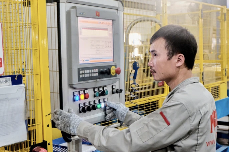 Doanh nghiệp l&ecirc;n phương &aacute;n tiết kiệm điện - Ảnh 1.