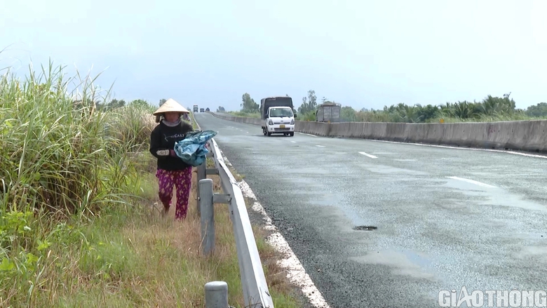 Thu lại h&agrave;ng trăm triệu đồng tiền bồi thường dự &aacute;n đường bộ Lộ Tẻ - Rạch Sỏi - Ảnh 1.