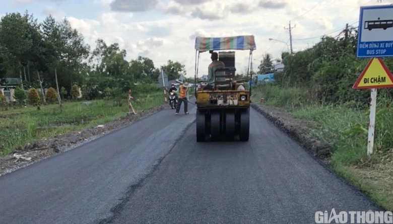 Tăng tốc sửa chữa thảm b&ecirc; t&ocirc;ng nhựa tuyến quốc lộ 63 qua C&agrave; Mau - Ảnh 1.