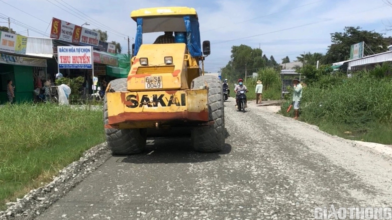 Tăng tốc sửa chữa thảm b&ecirc; t&ocirc;ng nhựa tuyến quốc lộ 63 qua C&agrave; Mau - Ảnh 3.