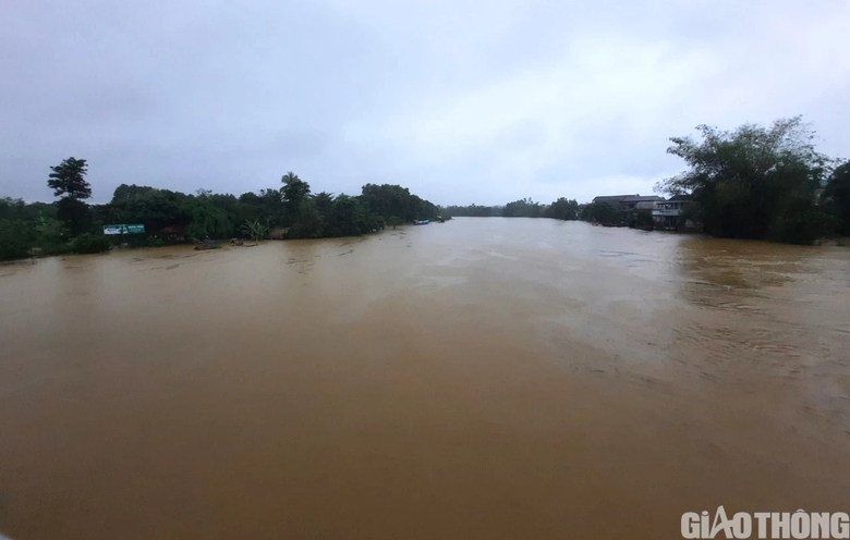 Hai vợ chồng cùng người đàn ông ở Quảng Trị đang mất tích do mưa lũ - Ảnh 2. Hai vợ chồng cùng người đàn ông ở Quảng Trị đang mất tích do mưa lũ - Ảnh 2.