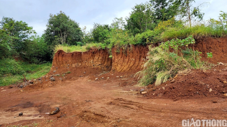 “Đất tặc” lộng hành trong đêm ở Đắk Lắk - Ảnh 7. “Đất tặc” lộng hành trong đêm ở Đắk Lắk - Ảnh 7.