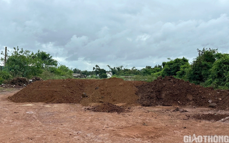 “Đất tặc” lộng hành trong đêm ở Đắk Lắk - Ảnh 6. “Đất tặc” lộng hành trong đêm ở Đắk Lắk - Ảnh 6.