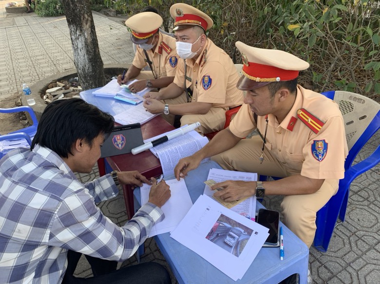 L&acirc;m Đồng th&agrave;nh lập 12 tổ c&ocirc;ng t&aacute;c tăng cường TTKS tr&ecirc;n quốc lộ 20 - Ảnh 1.