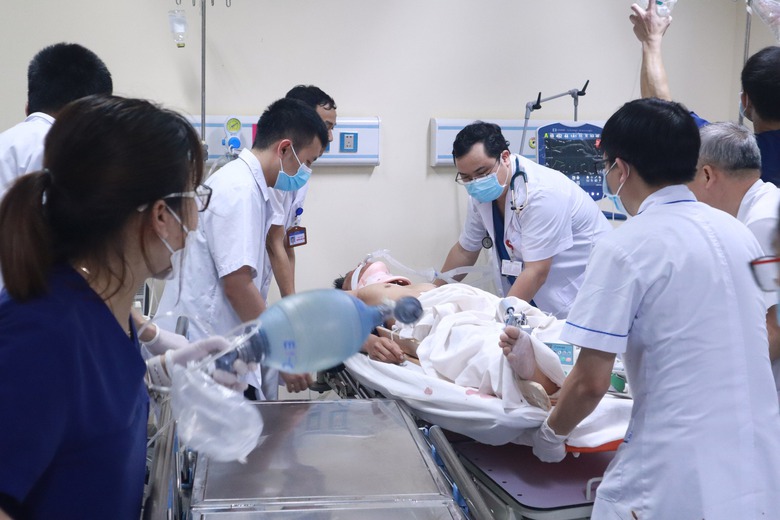 Cấp cứu ngoại viện kịp thời gi&uacute;p giảm nhẹ chấn thương TNGT - Ảnh 1.