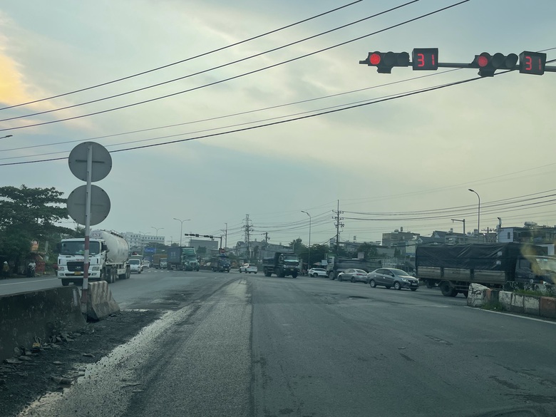 Lượng xe qua Đồng Nai lớn n&ecirc;n nguy cơ xảy ra tai nạn ở mức cao - Ảnh 2.