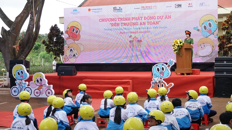  Ph&aacute;t động dự &aacute;n "Đến trường an to&agrave;n" cho học sinh tại Gia Lai - Ảnh 1.
