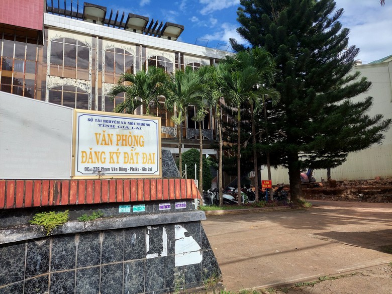 Nh&acirc;n vi&ecirc;n Văn ph&ograve;ng Đăng k&yacute; đất đai tỉnh Gia Lai bị bắt v&igrave; "nhận hối lộ" - Ảnh 1.