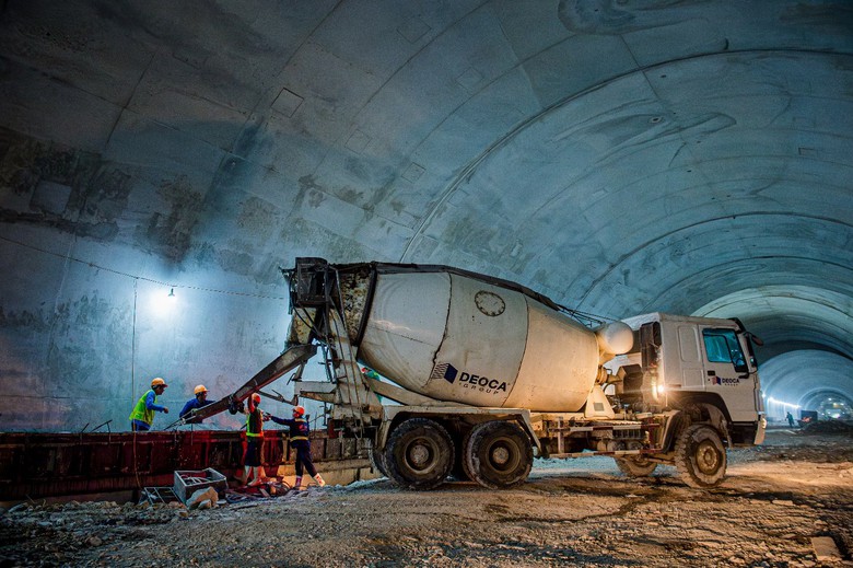 Ng&agrave;y đ&ecirc;m thi c&ocirc;ng đưa cao tốc Cam L&acirc;m - Vĩnh Hảo về đ&iacute;ch - Ảnh 6.