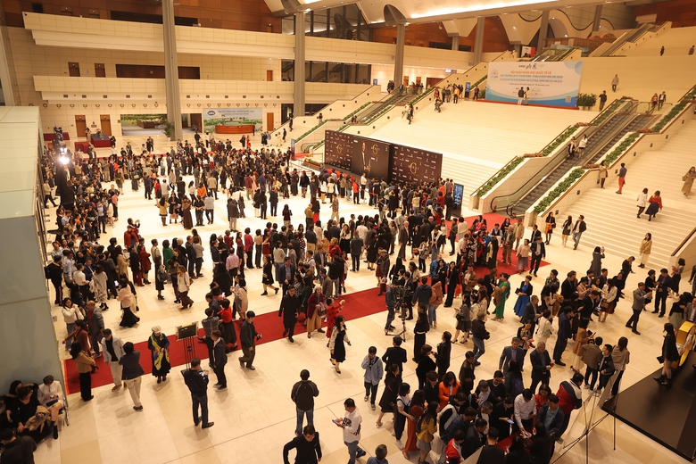 Th&ocirc;i mi&ecirc;n hơn 4.000 kh&aacute;n giả bằng tiếng k&egrave;n huyền thoại, Kenny G chuy&ecirc;n trở k&yacute; ức ngọt lịm - Ảnh 9.