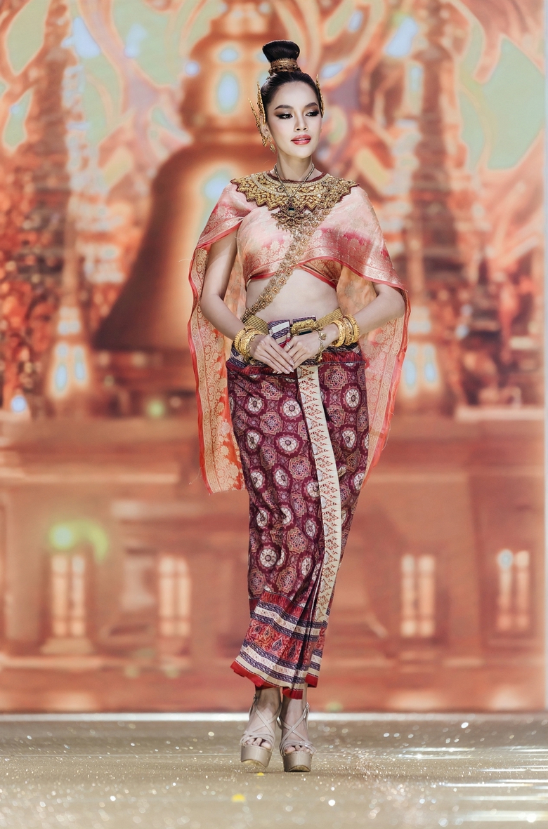 Lê Hoàng Phương khiến fan Thái "phát sốt" vì khả năng trình diễn bikini - Ảnh 2. Lê Hoàng Phương khiến fan Thái "phát sốt" vì khả năng trình diễn bikini - Ảnh 2.