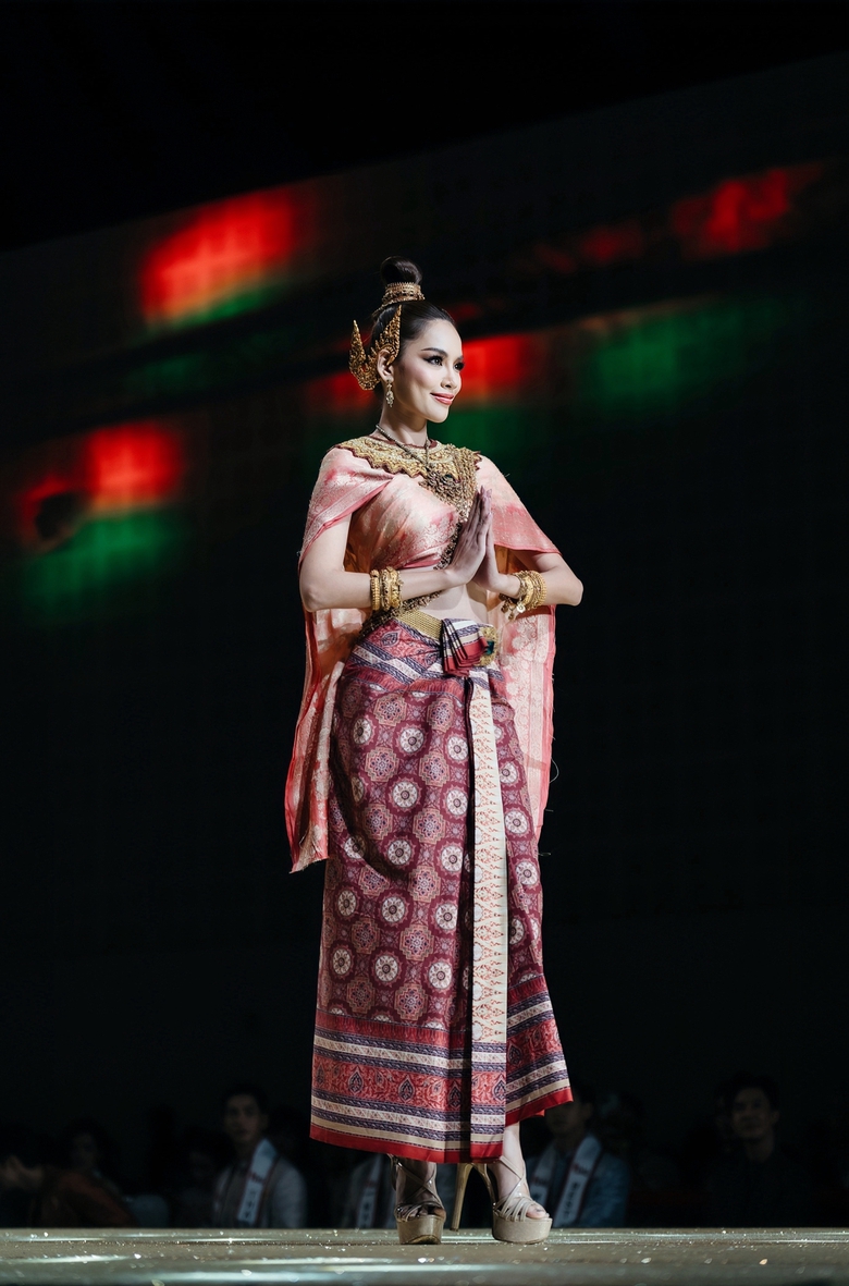 Lê Hoàng Phương khiến fan Thái "phát sốt" vì khả năng trình diễn bikini - Ảnh 4. Lê Hoàng Phương khiến fan Thái "phát sốt" vì khả năng trình diễn bikini - Ảnh 4.