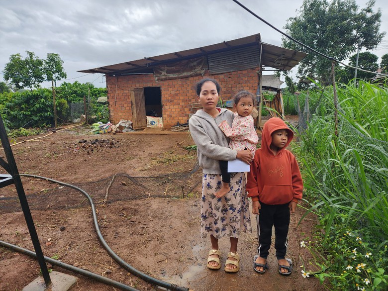 Ban ATGT tỉnh L&acirc;m Đồng thăm hỏi 10 gia đ&igrave;nh nạn nh&acirc;n TNGT đặc biệt kh&oacute; khăn - Ảnh 2.