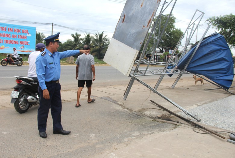 Cận cảnh th&aacute;o dỡ c&ocirc;ng tr&igrave;nh lấn chiếm h&agrave;nh lang ATGT QL1 qua Đồng Nai - Ảnh 3.