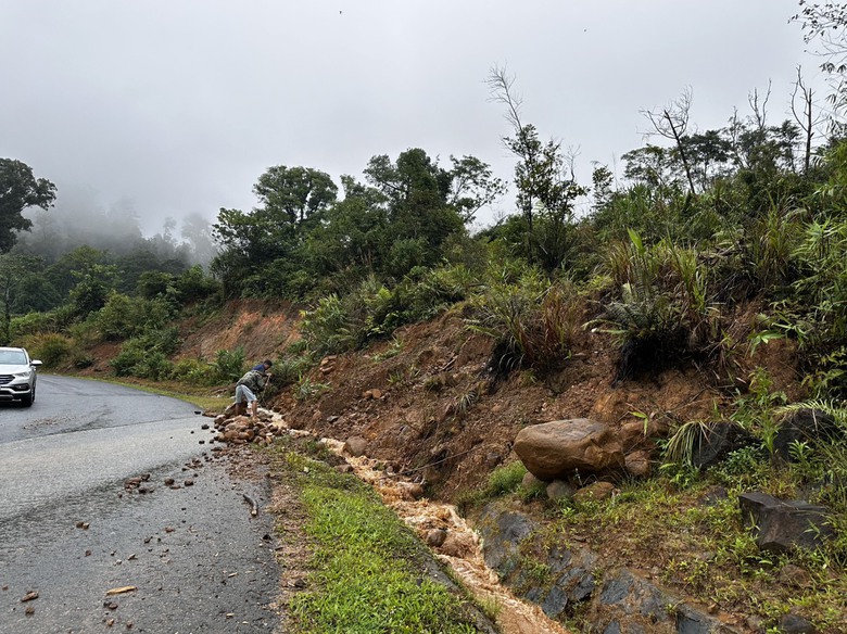 Thông xe QL24 qua đèo Vi Ô Lắc nhưng còn nhiều bất an về an toàn giao thông - Ảnh 11. Thông xe QL24 qua đèo Vi Ô Lắc nhưng còn nhiều bất an về an toàn giao thông - Ảnh 11.