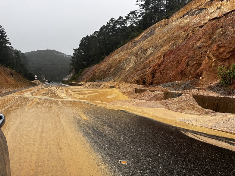 Thông xe QL24 qua đèo Vi Ô Lắc nhưng còn nhiều bất an về an toàn giao thông - Ảnh 13. Thông xe QL24 qua đèo Vi Ô Lắc nhưng còn nhiều bất an về an toàn giao thông - Ảnh 13.