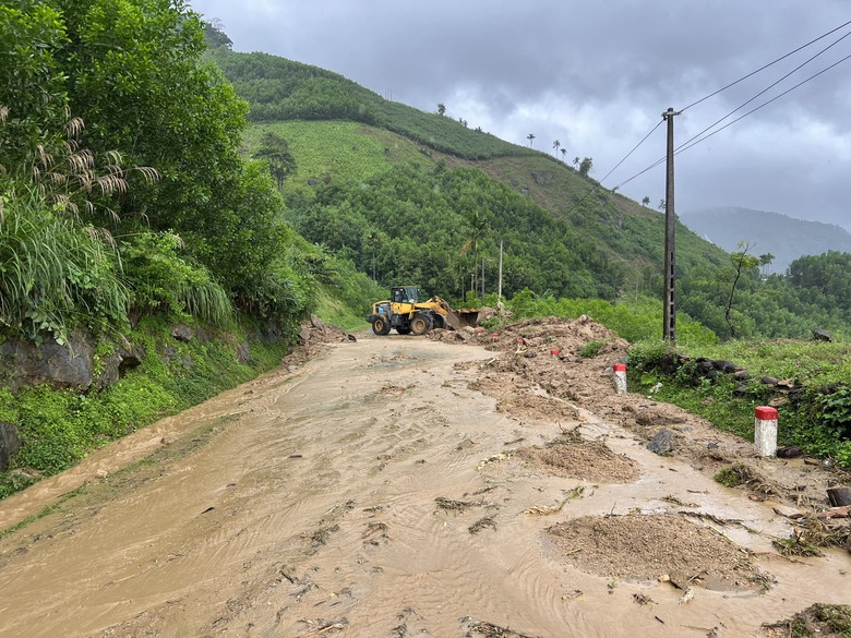 Thông xe QL24 qua đèo Vi Ô Lắc nhưng còn nhiều bất an về an toàn giao thông - Ảnh 5. Thông xe QL24 qua đèo Vi Ô Lắc nhưng còn nhiều bất an về an toàn giao thông - Ảnh 5.