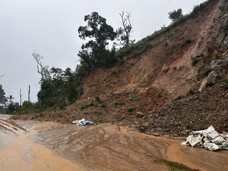 Thông xe QL24 qua đèo Vi Ô Lắc nhưng còn nhiều bất an về an toàn giao thông - Ảnh 8. Thông xe QL24 qua đèo Vi Ô Lắc nhưng còn nhiều bất an về an toàn giao thông - Ảnh 8.