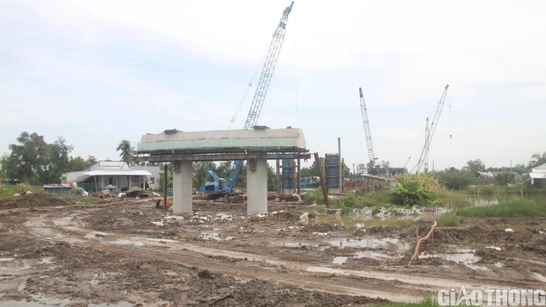 Cận cảnh thi c&ocirc;ng cao tốc Hậu Giang - C&agrave; Mau đoạn qua Bạc Li&ecirc;u - Ảnh 6.